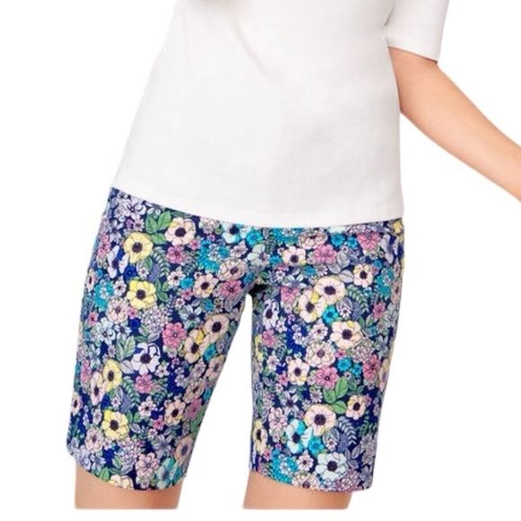 TALBOTS Floral Shorts “THE PERFECT SHORTS” 19” Length Women’s Size 12P Pockets - Picture 1 of 10
